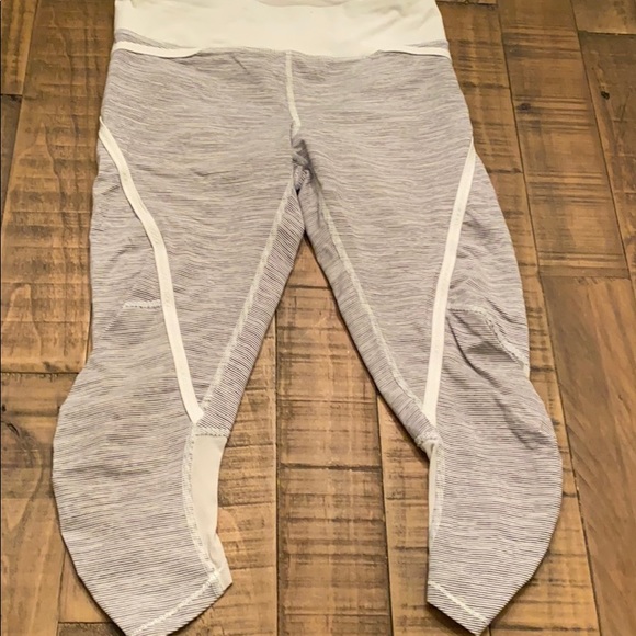 Lululemon gray/white stripe Capri size 4 - Picture 2 of 16